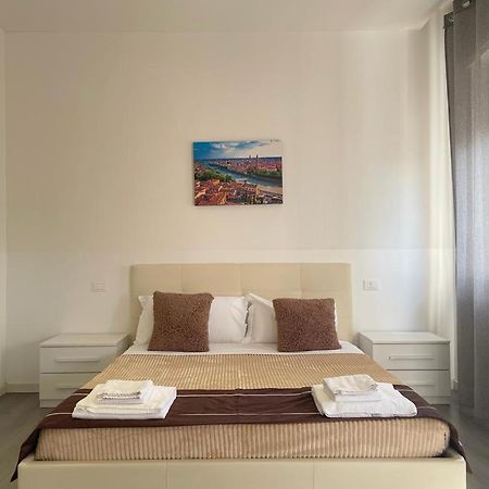 Confortini Rooms Sunday เวโรนา ภายนอก รูปภาพ