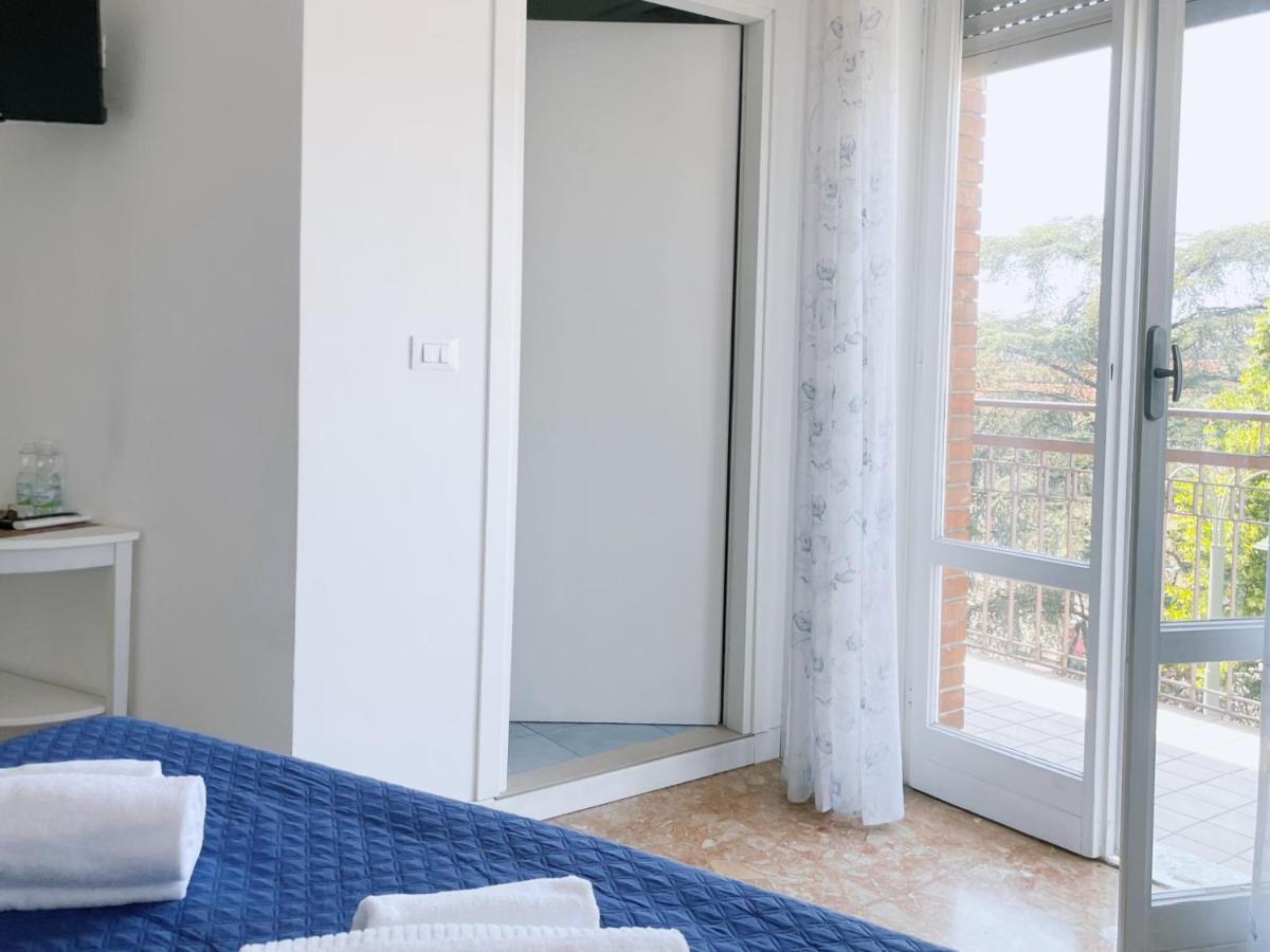 Confortini Rooms Sunday เวโรนา ภายนอก รูปภาพ