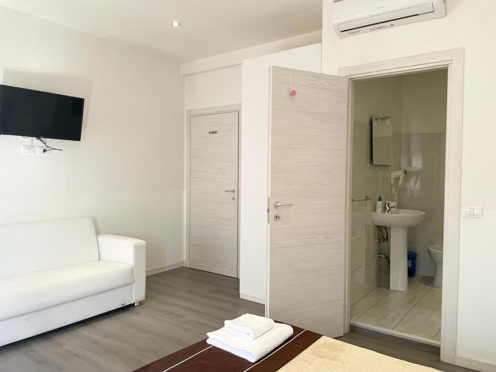 Confortini Rooms Sunday เวโรนา ภายนอก รูปภาพ