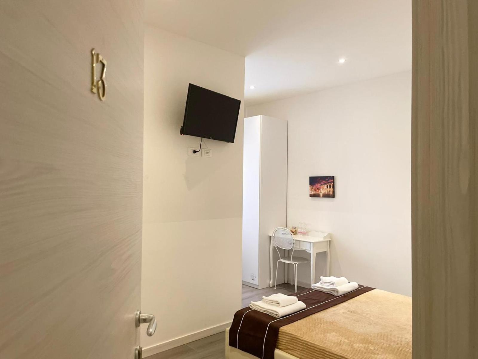 Confortini Rooms Sunday เวโรนา ภายนอก รูปภาพ